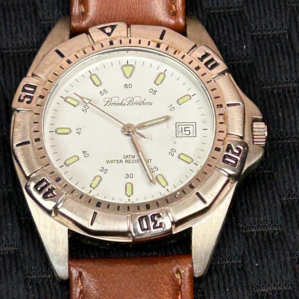 Brooks Brothers Mens Watch BB3031 White Dial Brown Leather Band Swiss Movement‎